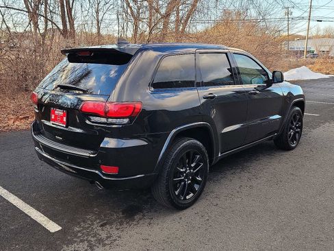 Used 2021 Jeep Grand Cherokee Laredo X image 4