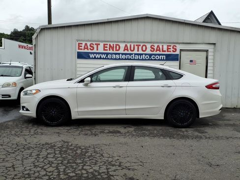 Used 2014 Ford Fusion SE w/ Equipment Group 202A FWD image 2