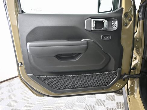 New 2025 Jeep Gladiator Willys image 19