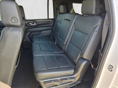 Used 2023 Chevrolet Suburban LT image 19