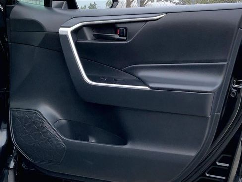 Certified 2025 Toyota RAV4 LE image 22