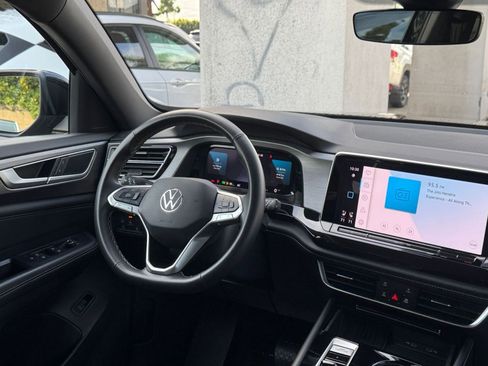 Used 2025 Volkswagen Atlas Cross Sport SE image 35