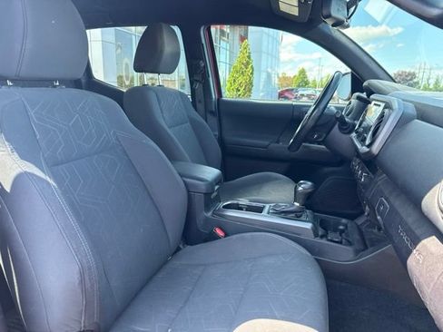 Used 2017 Toyota Tacoma TRD Sport w/ Tow Package (A/T) AWD/4WD image 22