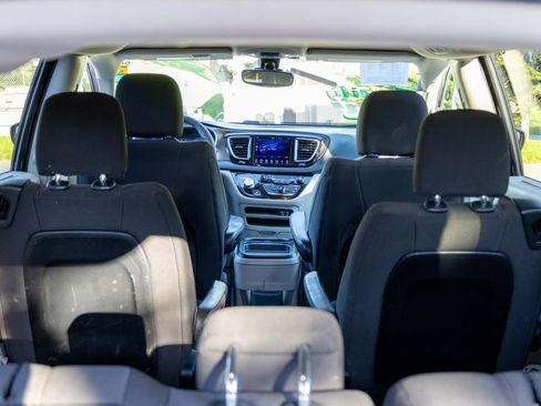 Used 2017 Chrysler Pacifica Touring Plus w/ Tire & Wheel Group image 14