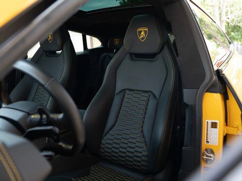 Used 2021 Lamborghini Urus AWD/4WD image 12