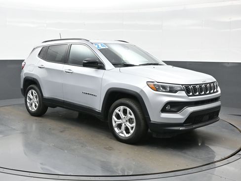 Used 2024 Jeep Compass Latitude image 8