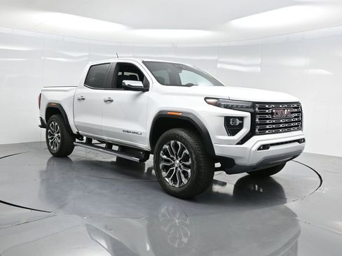 Used 2024 GMC Canyon Denali image 24