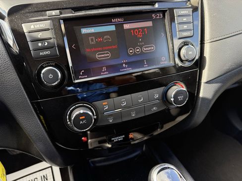 Used 2018 Nissan Rogue S AWD/4WD image 27