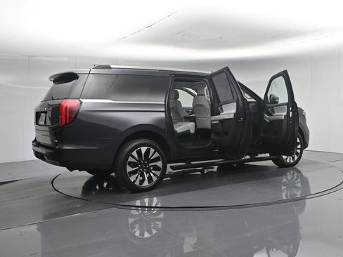 Certified 2025 Ford Expedition Max Platinum w/ Driver's Package AWD/4WD image 6