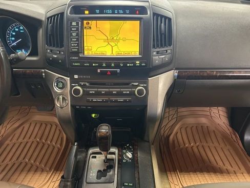Used 2010 Toyota Land Cruiser image 27