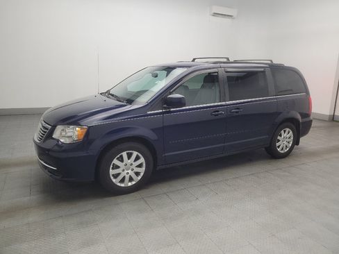 Used 2016 Chrysler Town & Country LX FWD image 2