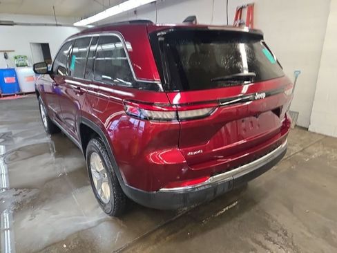 Used 2023 Jeep Grand Cherokee Laredo w/ Luxury Tech Group I AWD/4WD image 4