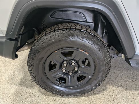 Used 2018 Jeep Wrangler Unlimited Sport AWD/4WD image 11