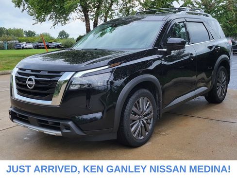 Certified 2025 Nissan Pathfinder SL w/ SL Premium Package AWD/4WD image 7