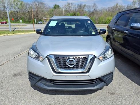 Used 2018 Nissan Kicks S image 2