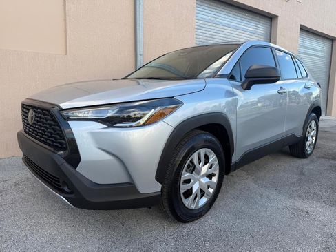 Used 2025 Toyota Corolla Cross L image 4