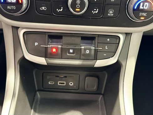 Certified 2022 GMC Terrain SLT w/ LPO, Roadside Safety Package AWD/4WD image 15
