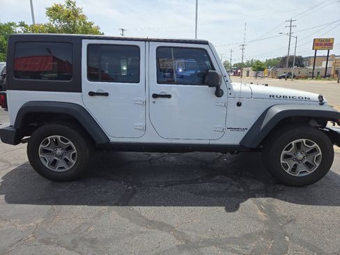 Used 2015 Jeep Wrangler Unlimited Rubicon w/ Connectivity Group AWD/4WD image 5