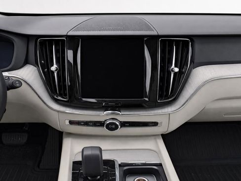 Used 2024 Volvo XC60 B5 Plus w/ Protection Package Premier AWD/4WD image 11