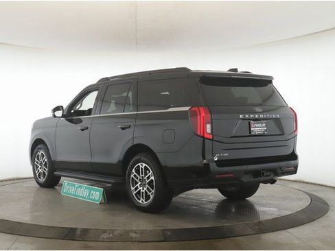 Used 2025 Ford Expedition Active image 8