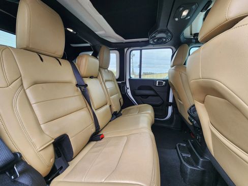 Used 2018 Jeep Wrangler Unlimited Sahara w/ Dual Top Group AWD/4WD image 47