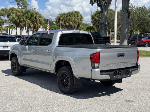 Used 2022 Toyota Tacoma SR5 w/ Technology Package RWD image 5