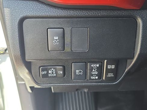 Used 2020 Toyota Tacoma TRD Off-Road AWD/4WD image 26