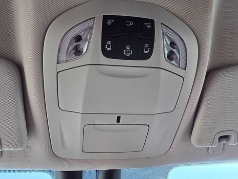 Used 2022 Chrysler Pacifica Touring-L AWD/4WD image 25