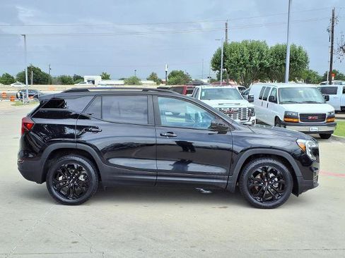 Used 2022 GMC Terrain SLE w/ Driver Convenience Package FWD image 2
