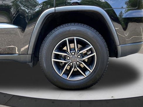 Used 2019 Jeep Grand Cherokee Laredo w/ Laredo X Package AWD/4WD image 35