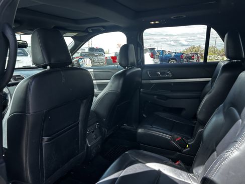 Used 2019 Ford Explorer XLT w/ Equipment Group 202A AWD/4WD image 10