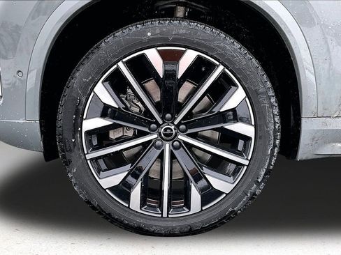 New 2026 Volvo XC90 T8 Plus w/ Protection Package Premier AWD/4WD image 13