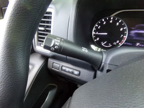 Used 2024 Nissan Frontier SV image 22