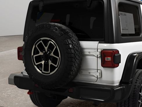 Used 2024 Jeep Wrangler Unlimited Rubicon AWD/4WD image 3