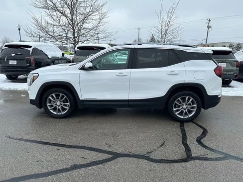 Used 2024 GMC Terrain SLT image 5