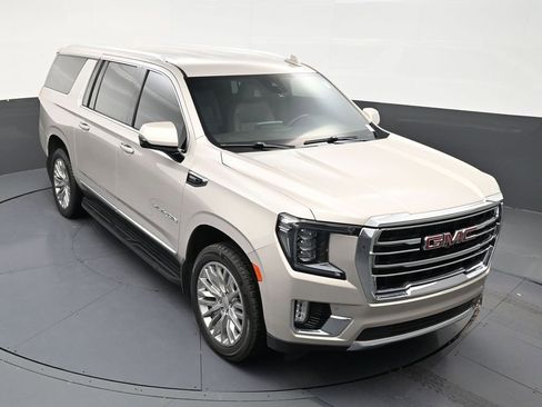Used 2023 GMC Yukon XL SLT w/ SLT Luxury Package RWD image 17