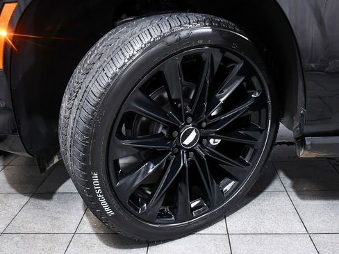 Used 2026 Cadillac Escalade ESV Platinum Sport w/ LPO, ONYX Package AWD/4WD image 7
