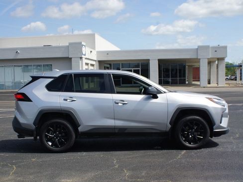 Used 2024 Toyota RAV4 LE FWD image 18