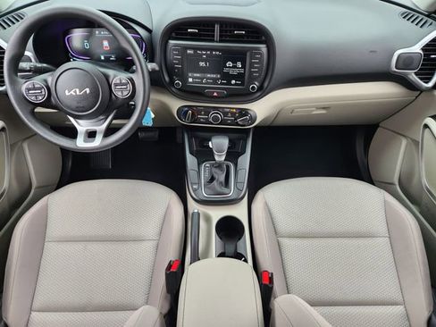 Used 2025 Kia Soul LX w/ LX Technology Package FWD image 19