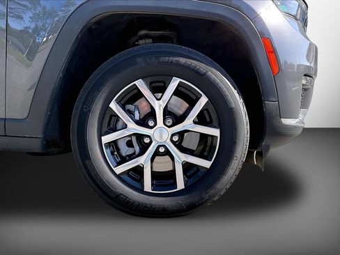 Used 2024 Jeep Grand Cherokee L Limited AWD/4WD image 36