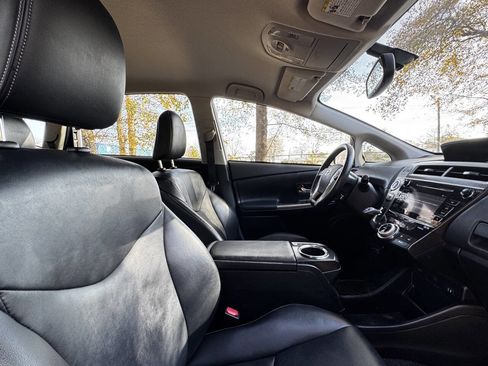 Used 2015 Toyota Prius V Five image 14