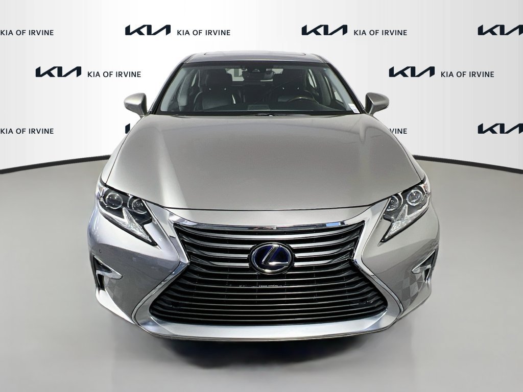 Used 2016 Lexus ES 300h w/ Luxury Package w/Wood Trim FWD image 2