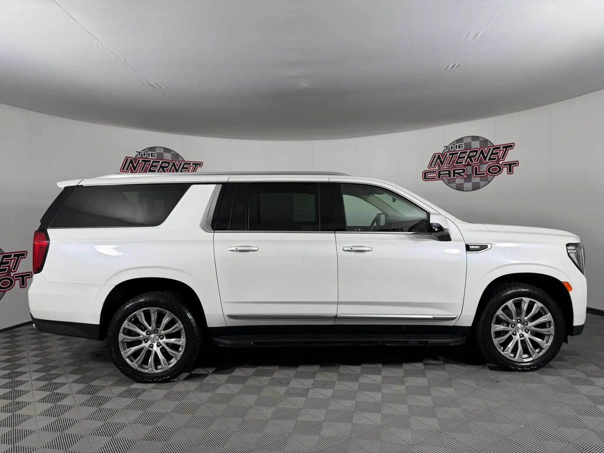 Used 2022 GMC Yukon XL Denali AWD/4WD image 8