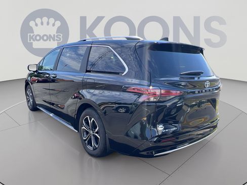 Used 2025 Toyota Sienna Platinum AWD/4WD image 4