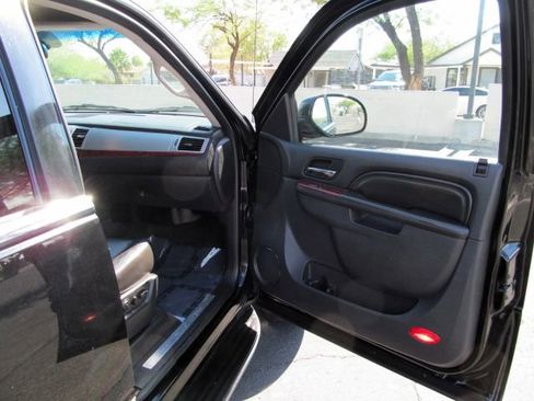 Used 2011 Cadillac Escalade EXT image 20