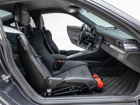 Used 2018 Porsche 911 GT2 RS image 33