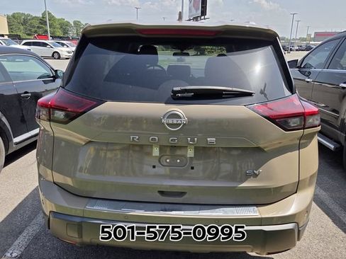 Used 2024 Nissan Rogue SV w/ SV Premium Package FWD image 3