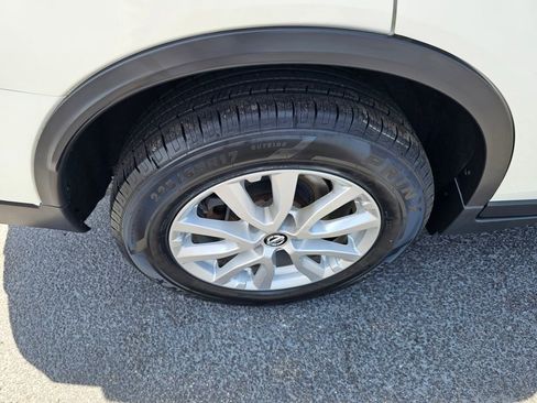 Used 2018 Nissan Rogue SV AWD/4WD image 9