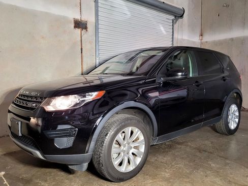 Used 2017 Land Rover Discovery Sport SE image 4