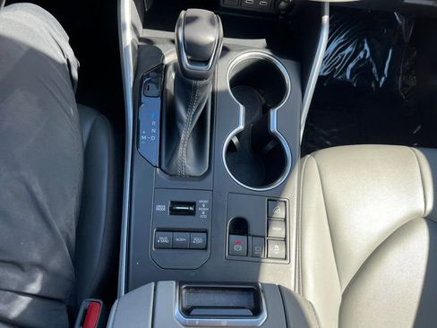 Used 2023 Toyota Highlander XLE image 26